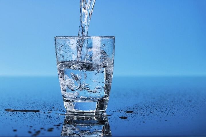 Bevi abbastanza acqua per perdere peso velocemente