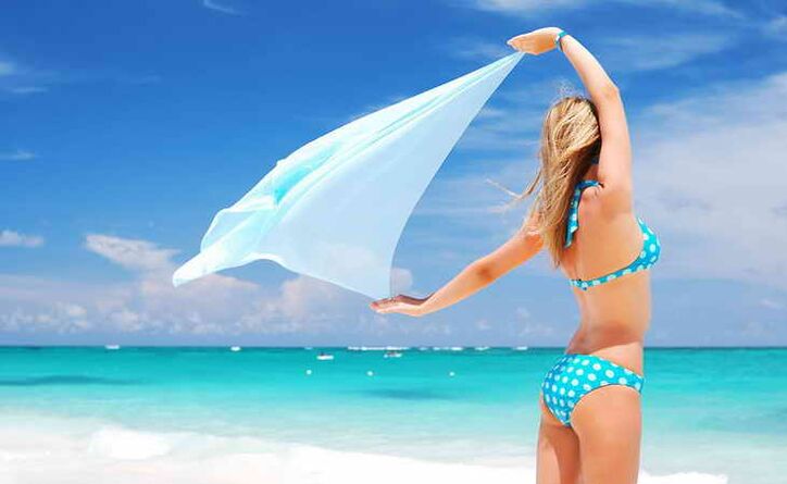 ragazza sulla spiaggia