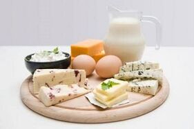 Uova, latticini magri e prodotti a base di latte fermentato per una dieta proteica