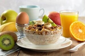 porridge con frutta come sana colazione per dimagrire